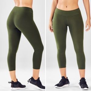 Fabletics Capri Tights - L
